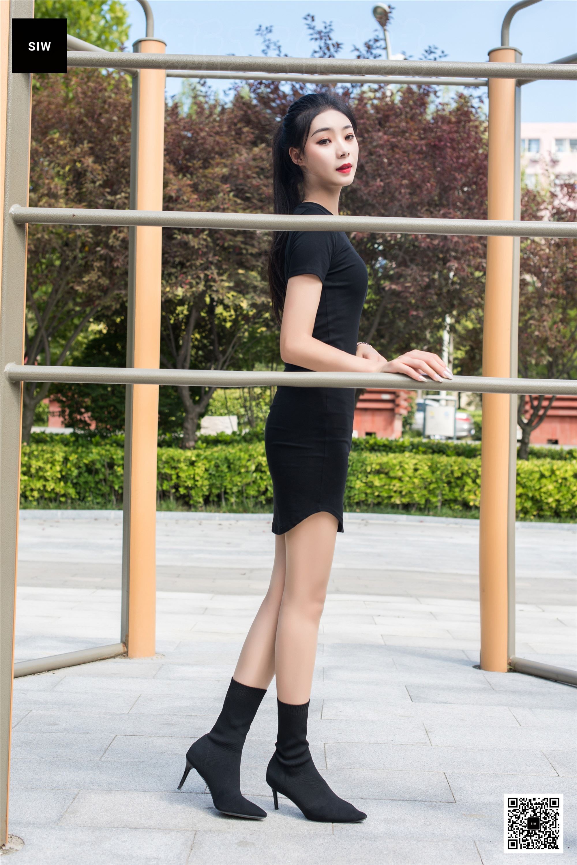 SIW斯文传媒 043 运动休闲纯棉黑色修身连身衫 - 乐饮